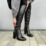 Kozaki z naturalnej skóry – elegancja i wygoda na każdą okazję